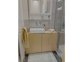 Badezimmer mit Dusche