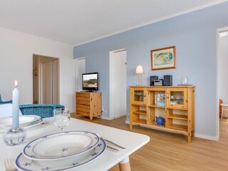 Essbereich und Wohnzimmer