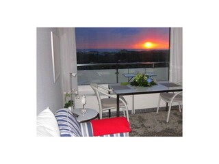 Wohnzimmer bei Sonnenuntergang - St Peter Ording Bad, Haus Atlantic, Wohnung 182 "Sundowner"