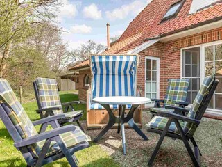Gartenterrasse mit Strandkorb