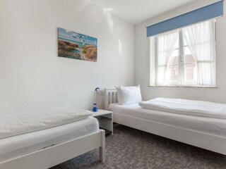 2. Schlafzimmer