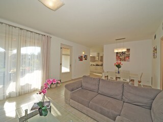 Sofa in helle Wohnzimmer