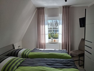 Ferienhaus-moin-Seeblick-heede-schlafzimmer-bild1