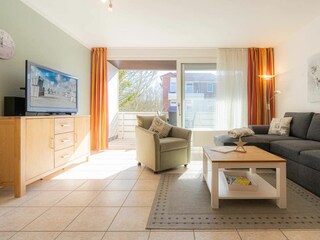 Wohnzimmer mit Südbalkon