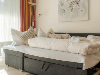 Wohnzimmer mit Schlafsofa
