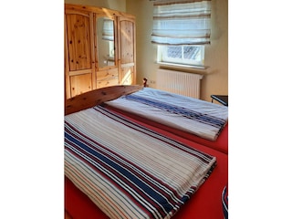 Schlafzimmer Blick zum Fenster