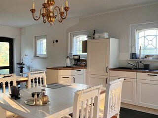 Esszimmer und Küche