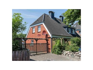 Ansicht aus der Olsdorfer Straße, Magisterhof, St. Peter-Dorf