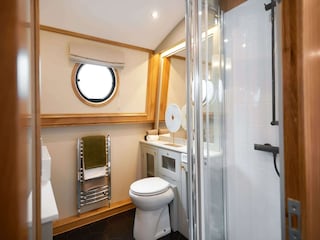 House boat Spandau Features 10