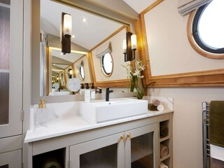 House boat Spandau Features 11
