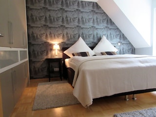 Schlafzimmer 1