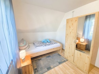 Schlafzimmer zwei mit den beiden Einzelbetten - Bett rechts