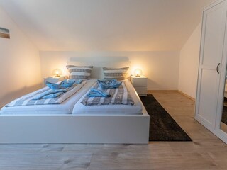 Schlafzimmer 1 mit Doppelbett