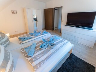 Im Doppelschlafraum ein zusätzliches TV