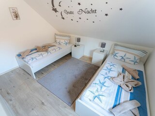 Schlafraum 2 mit den beiden Einzelbetten