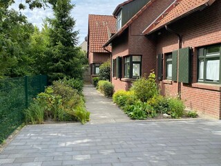 Parkplatz und Zuwegung zum Haus Marisol