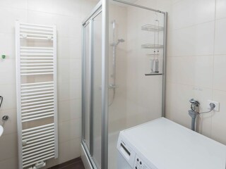 Duschbad mit Waschmaschine