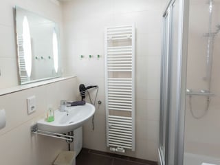 Komfortabler Waschplatz mit viel Ablagefläche