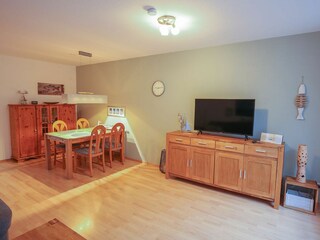 Essbereich und Unterhaltung - Blick ab Terrassenausgang