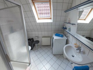 Helles Fenster-Duschbad