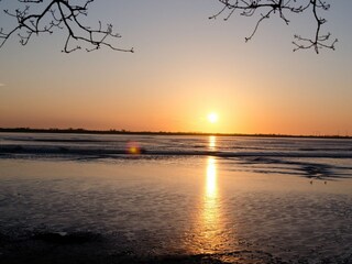 Und der Feuerball versinkt hinter Wilhelmshaven