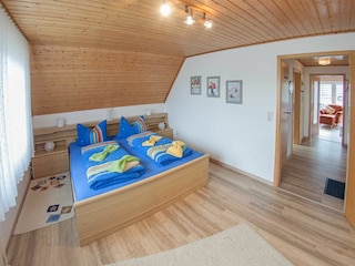 Schlafzimmer 1 mit Doppelbett...