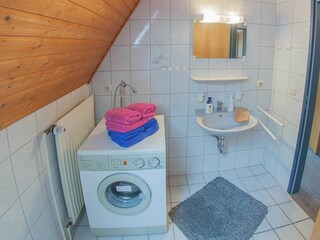 Waschmaschine im Duschbad