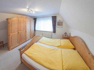 Schlafraum 1 mit viel Stauraum