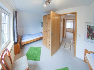 Schlafraum 2 mit den Einzelbetten - Bett rechts