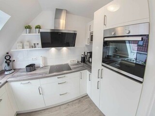 Rundumküche mit kompletter Ausstattung für entspanntes Kochen