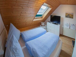 Schlafraum 1 mit TV
