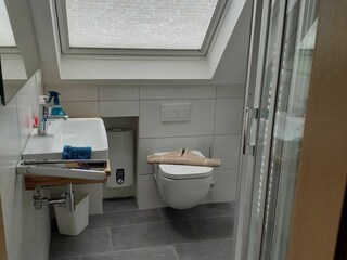 Das schicke Fensterduschbad