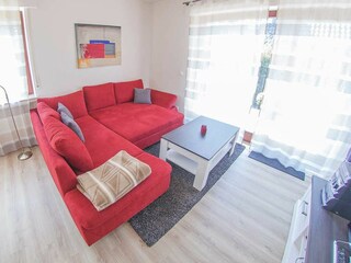 Das bequeme Sofa - ausgezogen mit viel Platz zum Entspannen