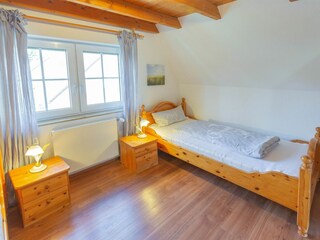 Schafzimmer zwei - Bett rechts