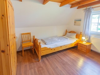 Schlafzimmer zwei  -  Bett links