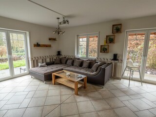 Entspannen auf dem großen Ottomanensofa