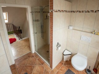 Schickes Bad mit Dusche...