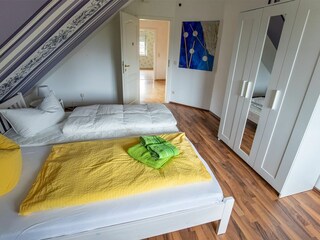 Schlafraum 2 im OG mit Doppelbett