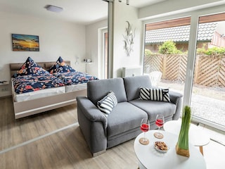 Sitzbereich - der Schlaftrakt getrennt mit großer Schiebetür