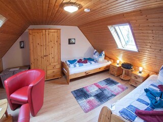 Schlafraum 3 im Dachgeschoss mit 2 Einzelbetten