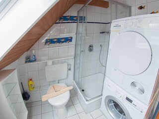 ...mit Waschmaschine und Trockner