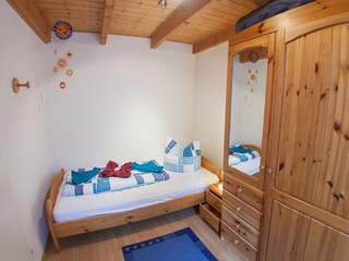 Weitere Perspektiver Schlafraum zwei - Bett rechts