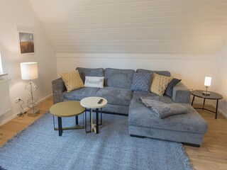 Entspannen auf dem schicken Ottomanensofa