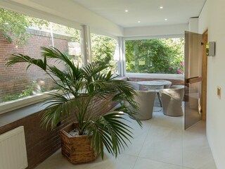 Panoramablick und Klönecke im Saunabereich