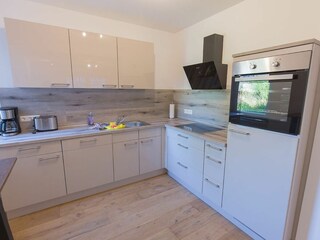 Alles da zum entspannten Kochen - moderne L-Küchenzeile