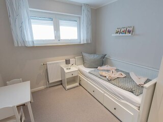 Schlafzimmer 1 mit Tandembett ausziehbar