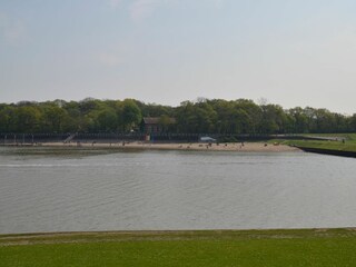 Blick auf den Kurhausstrand von der gegenüberliegenden Landzunge