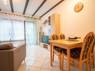 Große Fensterfront zur Terrasse