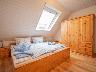 Schlafzimmer 1 mit Doppelbett 180x200