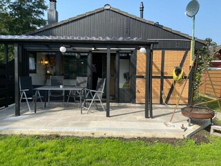 Große Terrasse mit Grill